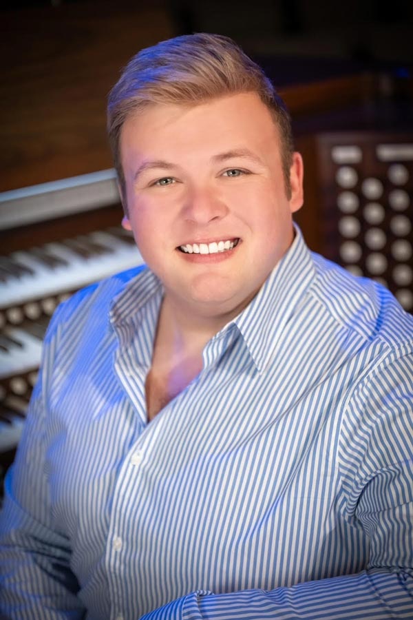 Cameron Cody at the Chapelwood console